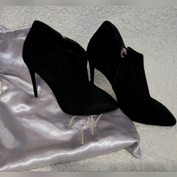 Giuseppe Zanotti Stunning Suede Ankle Boots Handcrafted Italian leather NWOT 37